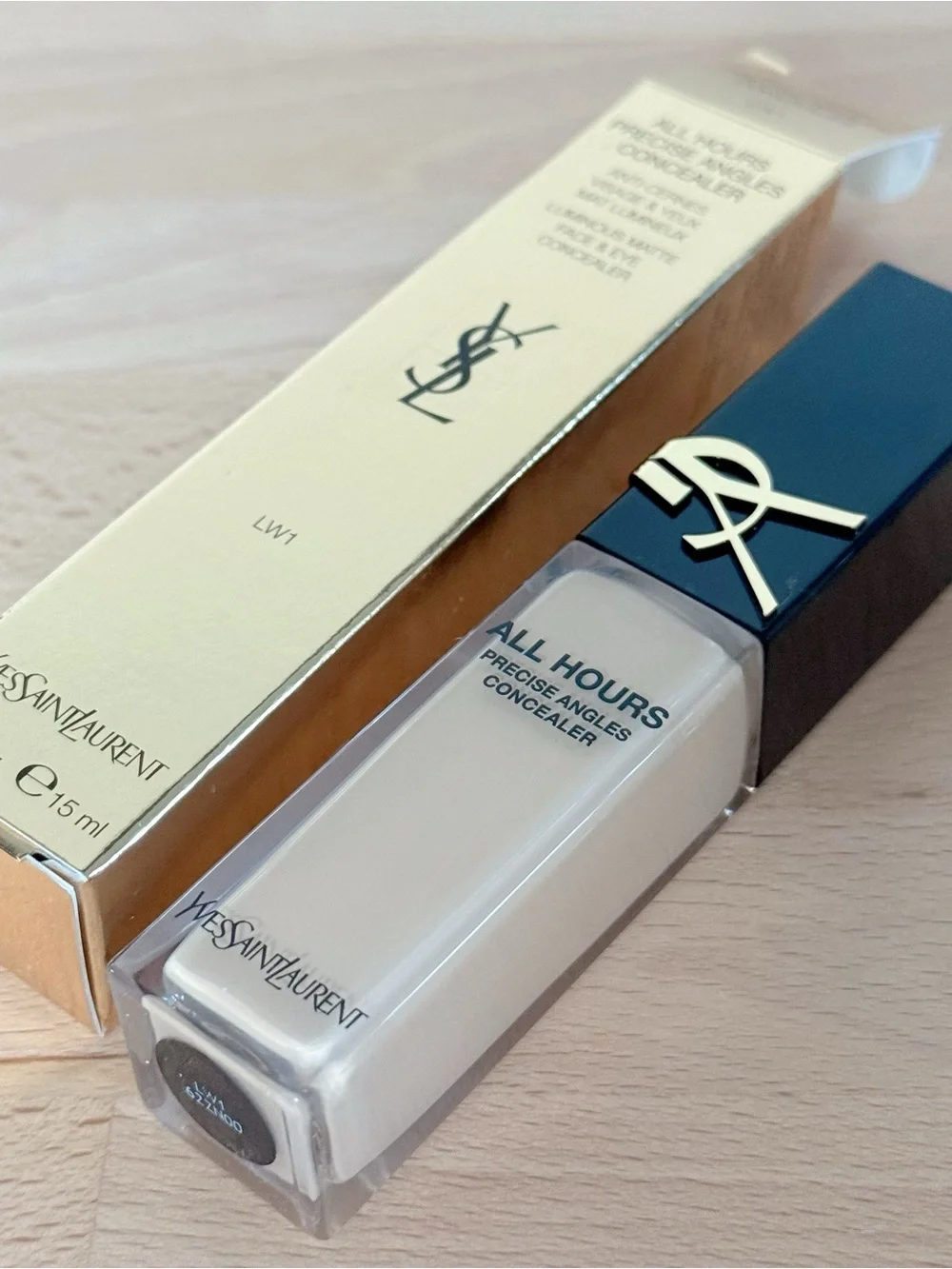 Yves Saint Laurent All Hours Precise Angles Concealer - Light Shade LW1